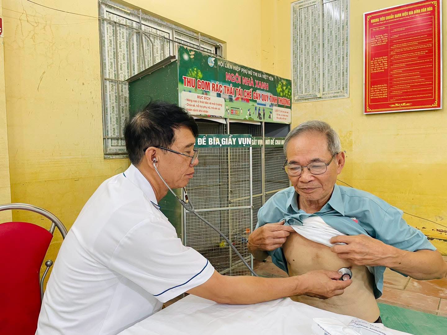 🏥 TRẠM Y TẾ VÂN HÀ PHỐI HỢP VỚI BỆNH VIỆN MẮT SÔNG CẦU KHÁM SỨC KHỎE CHO NHÂN DÂN VÙNG ẢNH HƯỞNG BỞI MƯA LỚN, NGẬP LỤT SAU CƠN BÃO SỐ 4.